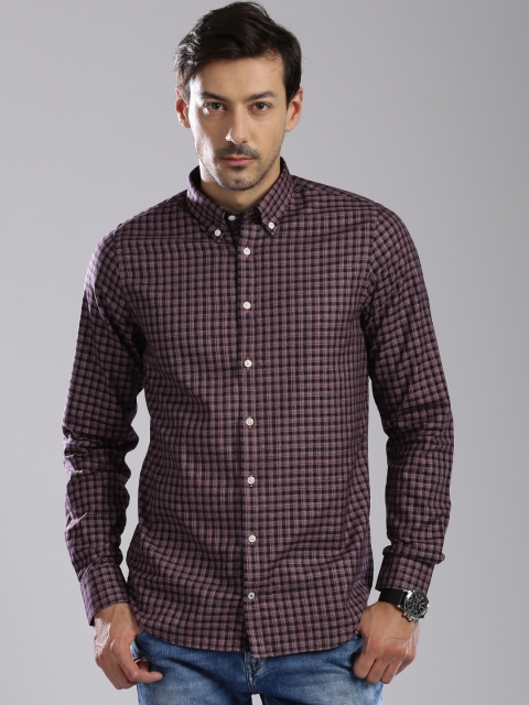 

Tommy Hilfiger Men Pink Slim Fit Checked Casual Shirt