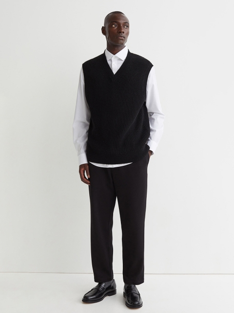 

H&M Men Black Regular Fit Sweater Vest