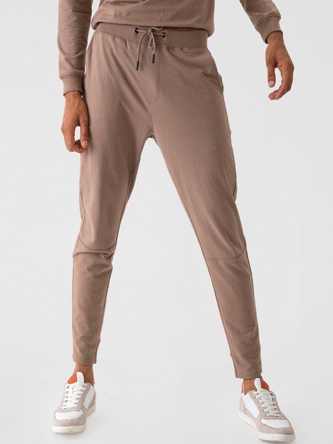 

DAMENSCH Men Brown Solid Slim Fit Joggers