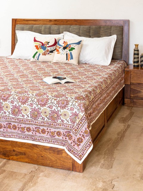 

ExclusiveLane Multicoloured Floral Printed Double King Size Bedcover, Multi