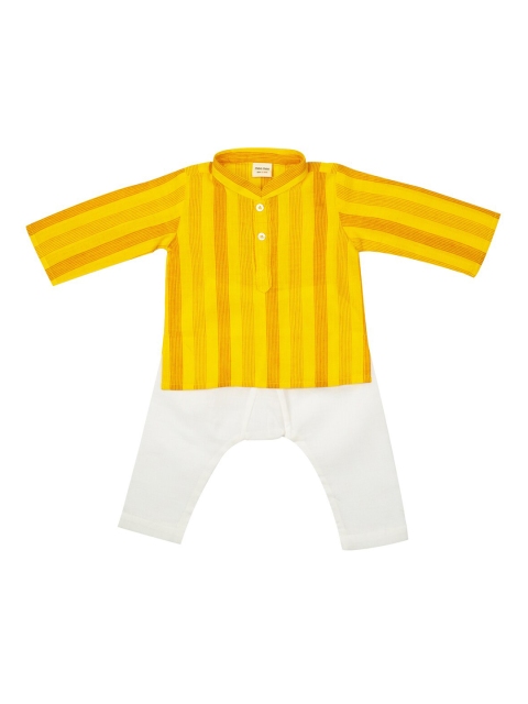 

MeeMee Boys Yellow & White Kurta Pyjama Set