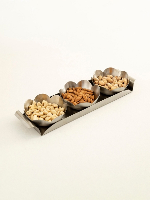 

Home Centre Silver-Toned 4 Pieces Stainless Steel Matte Serving Set