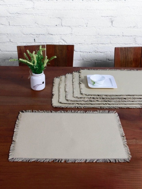 

Lushomes Pack of 6 Cream Reversible Fringe Table mats 13 x 19cms