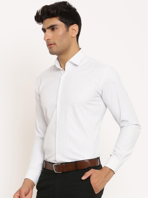 

Tistabene Men Blue Checked Casual Shirt