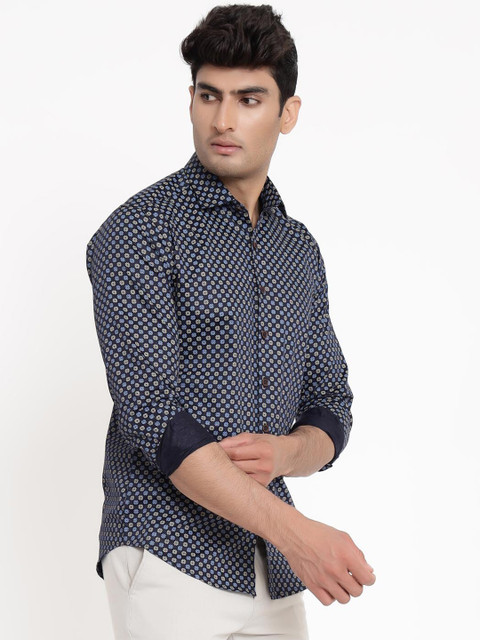 

Tistabene Men Black Opaque Printed Casual Shirt