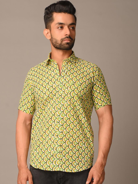 

Tistabene Men Green Opaque Printed Casual Shirt