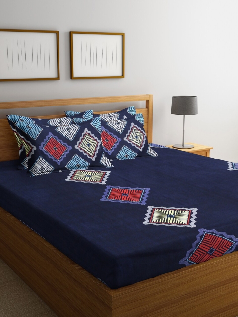 

HOSTA HOMES Navy Blue & Red Geometric 300 TC King Bedsheet with 4 Pillow Covers
