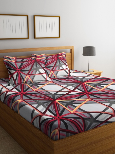 

HOSTA HOMES White & Black Geometric 300 TC King Bedsheet with 4 Pillow Covers