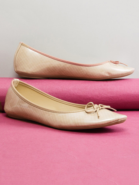 

max Women Beige Ballerinas with Bows Flats