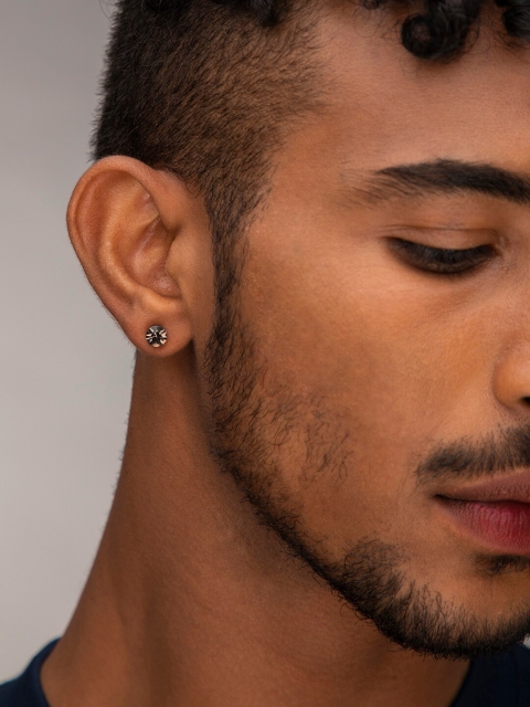 

The Roadster Lifestyle Co Silver-Toned & Olive Green Circular Studs Earrings