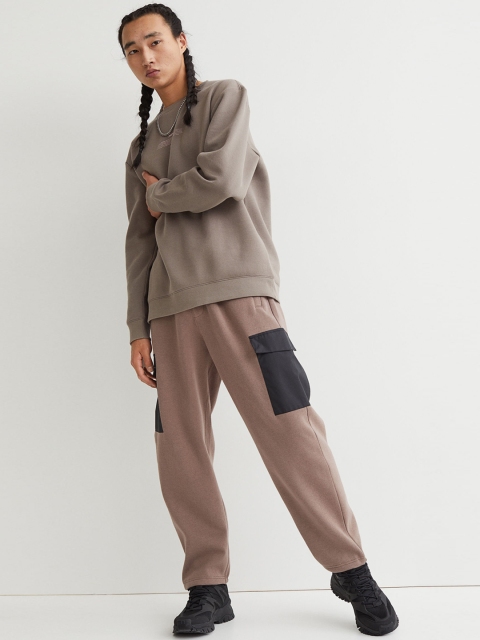 

H&M Men Beige Loose Fit Cargo Joggers