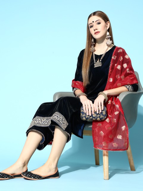 

Indo Era Solid Velvet Kurta Set, Navy blue