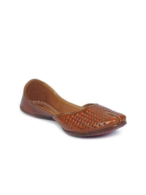 

The Desi Dulhan Women Tan Textured Leather Ethnic Mojaris with Laser Cuts