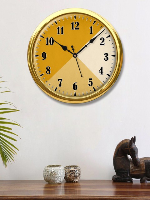 

999Store Yellow & White Geometric Triangles Printed Contemporary Round Wall Clock