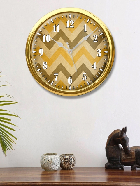 

999Store Brown & Beige Abstract Zigzag Printed Contemporary Round Wall Clock