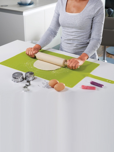 

Joseph Joseph Green Roll Up Baking Mat