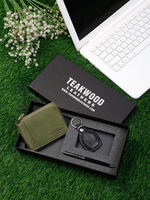 

Teakwood Leathers Men Green & Black Leather Accessory Gift Set