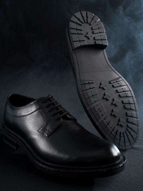 

RAPAWALK Men Black Solid Formal Derbys