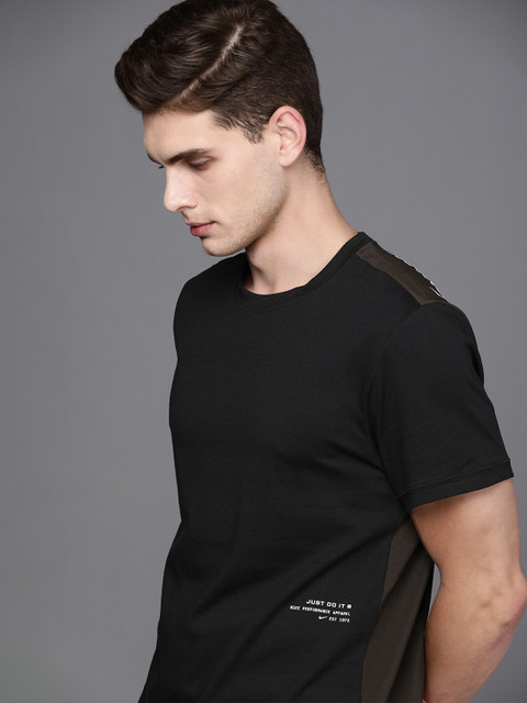 

Nike Men Black Solid DF Q5 SS T-shirt