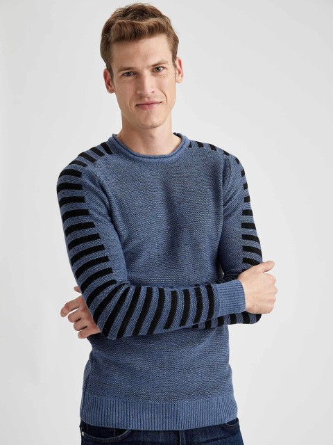 

DeFacto Men Navy Blue Slim Fit Self Design Pullover with Striped Detailing