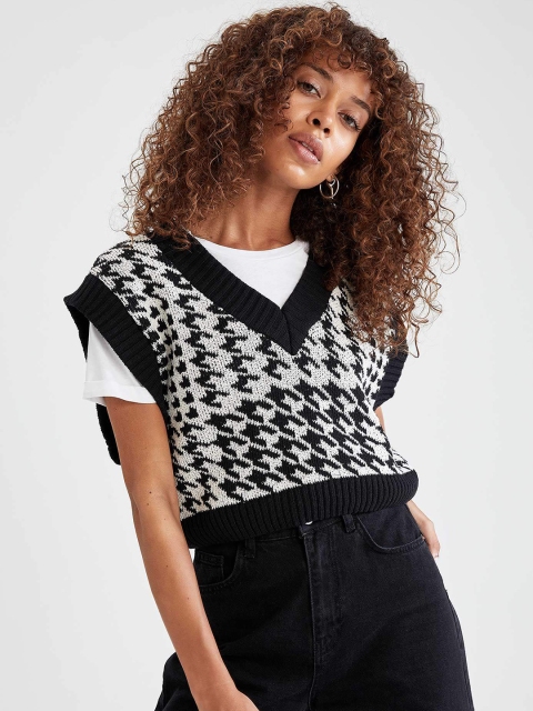 

DeFacto Women Black & Off White V- Neck Sleeveless Checked Pullover