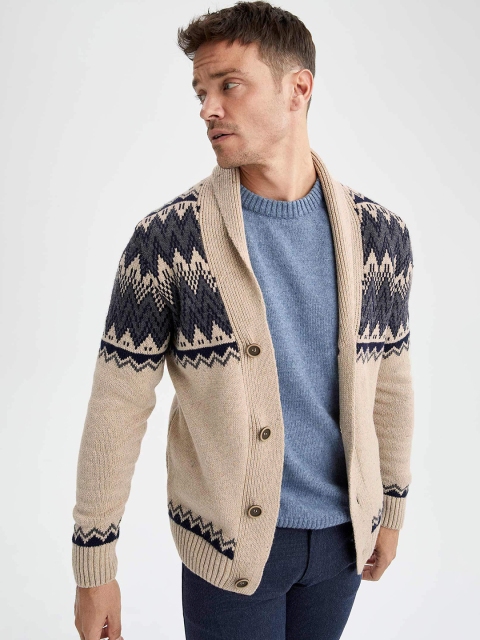 

DeFacto Men Beige & Navy Blue Colorblocked Cardigan
