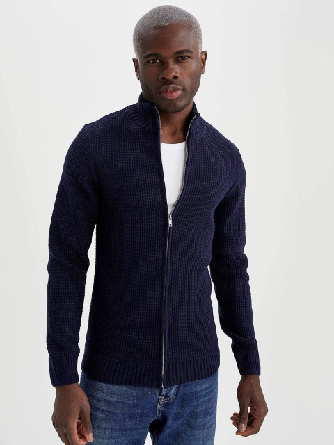 

DeFacto Men Navy Blue Slim Fit Solid Cardigan