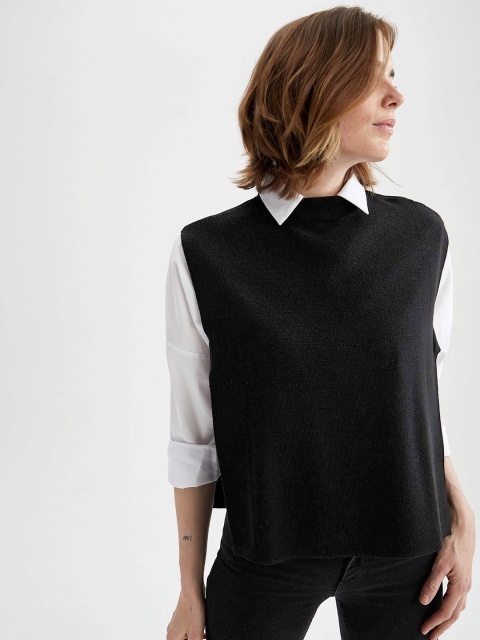 

DeFacto Women Black Solid Poncho with Tie-Up on Sides