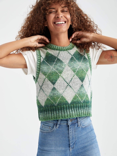

DeFacto Women White & Green Geometric Printed Sleeveless Pullover Sweater
