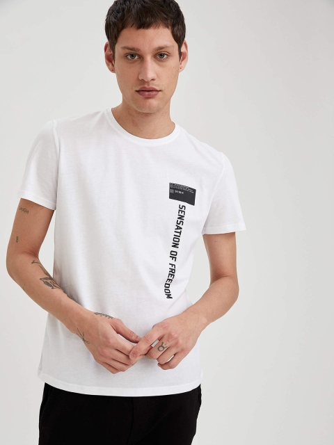 

DeFacto Men White & Black Typography Printed Pure Cotton Slim Fit T-shirt