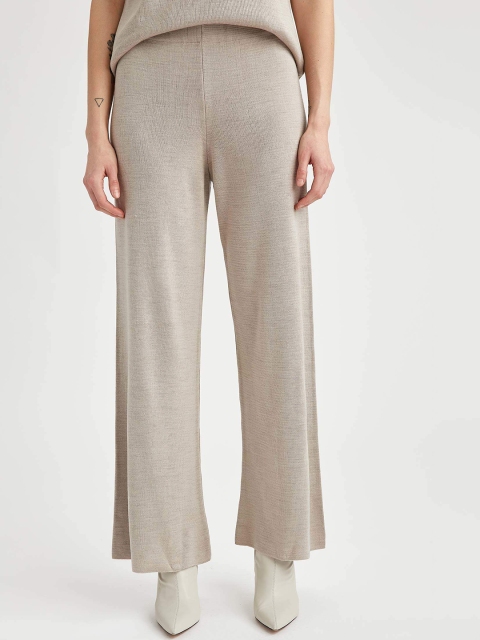 

DeFacto Women Beige Solid Trousers