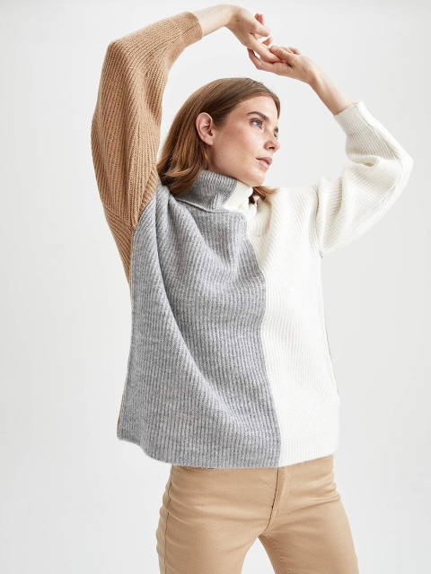 

DeFacto Women Grey & White Colourblocked Pullover