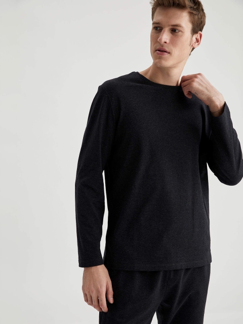 

DeFacto Men Charcoal Grey Solid Sweatshirt