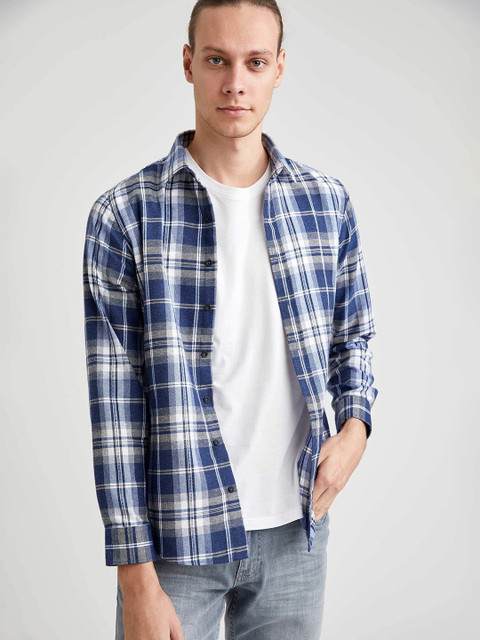 

DeFacto Men Blue & White Slim Fit Checked Casual Shirt