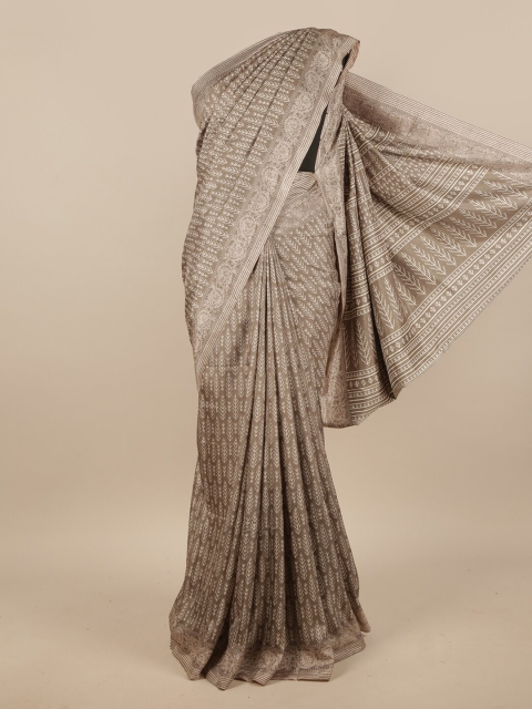 

Pothys Grey & White Floral Printed Saree