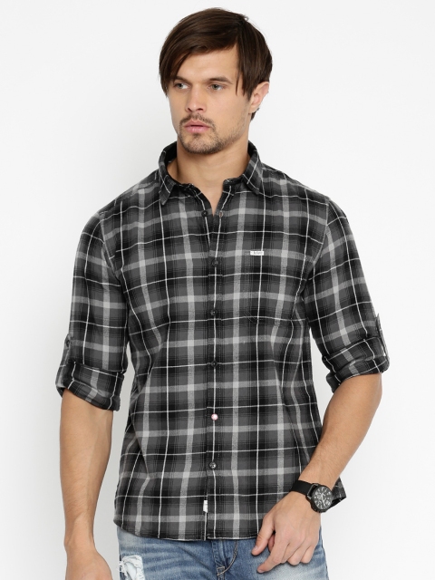 

Lee Cooper Men Grey and White Regular Fit Checked Casual Shirt