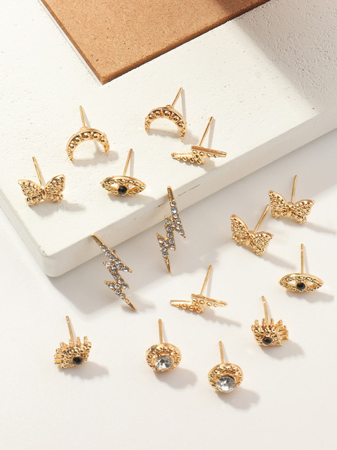 

URBANIC Set of 8 Gold-Toned Studs