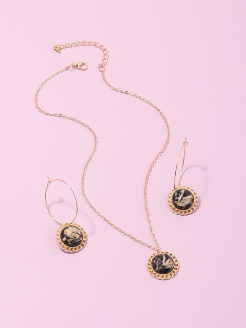 

URBANIC Women Black & Gold-Toned Geometric Imitation Jewellery Set