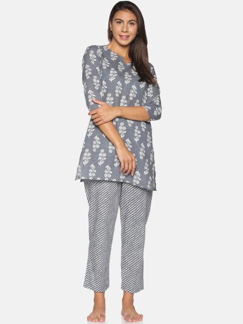 

Palakh Women Grey & Off White Floral Printed Night suit