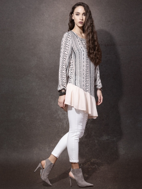

Roadster Women Peach-Coloured & Black Printed Longline Top