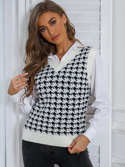 

URBANIC Women Black & White Houndstooth Self-Design Sweater Vest