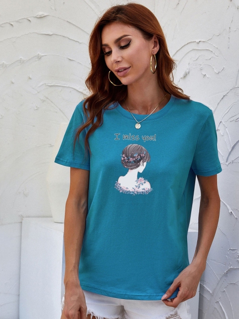 

URBANIC Women Blue & White Cotton Floral Printed T-shirt