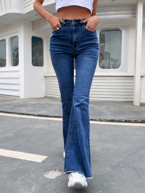 

URBANIC Women Blue Slim Fit Cotton Light Fade Mid-Rise Jeans