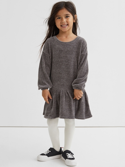 

H&M Girls Grey Solid Round Neck Drop Waist Knitted Dress