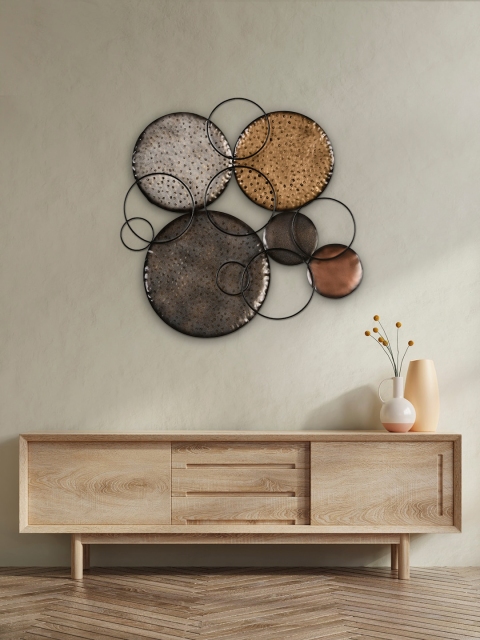 

green girgit Black & Silver-Toned Abstract Metal Circles Wall Decor