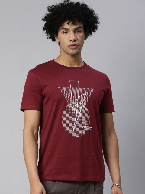 

Breakbounce Men Maroon Graphic Printed T-shirt