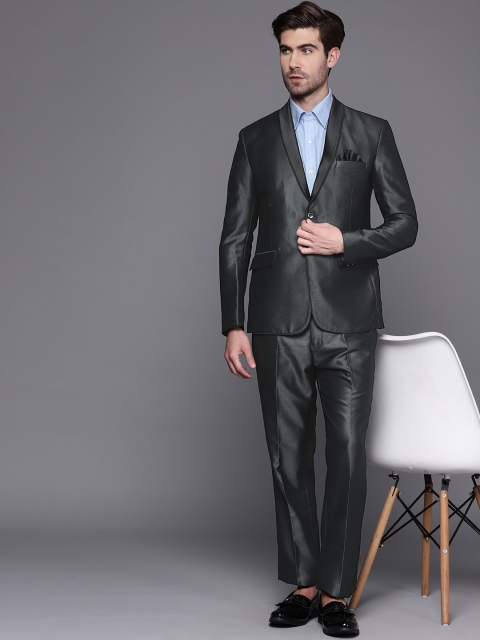 

Manu Men Charcoal Grey Solid Single-Breasted Suit with Pocket Square