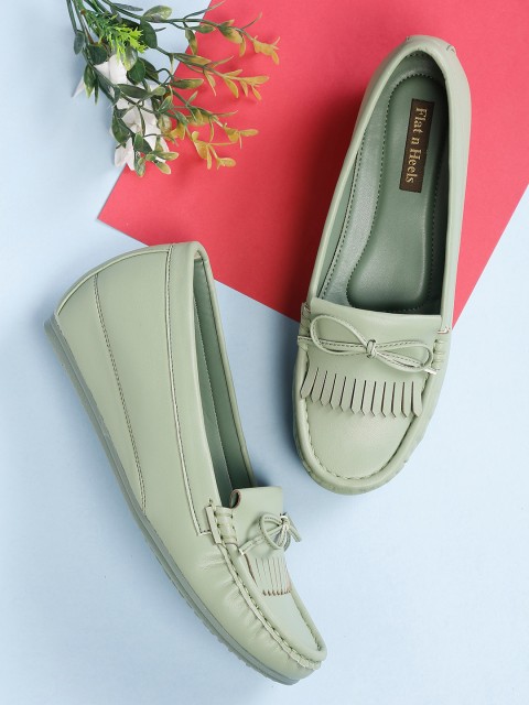 

Flat n Heels Women Green Textured Loafers