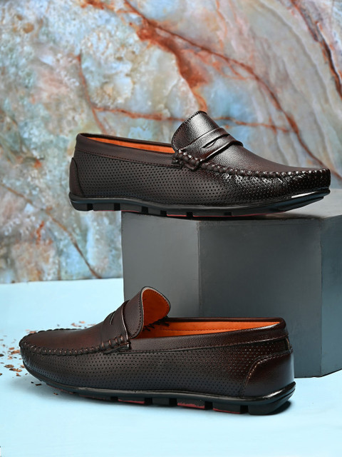 

Fentacia Men Brown Textured Slip-On Sneakers