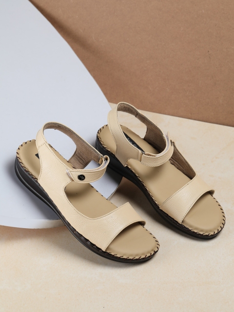 

LONDON STEPS Cream-Coloured Solid Wedges with Buckles